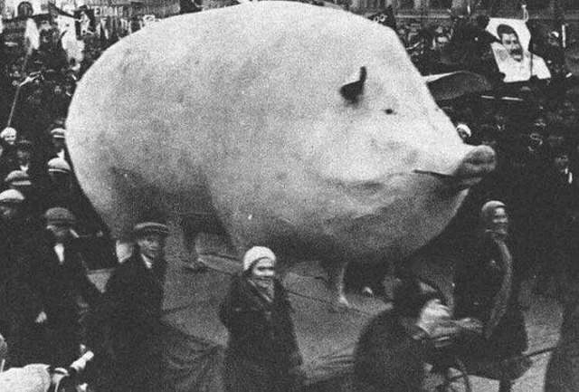 Creepy Photos - big soviet pig - Eidbas