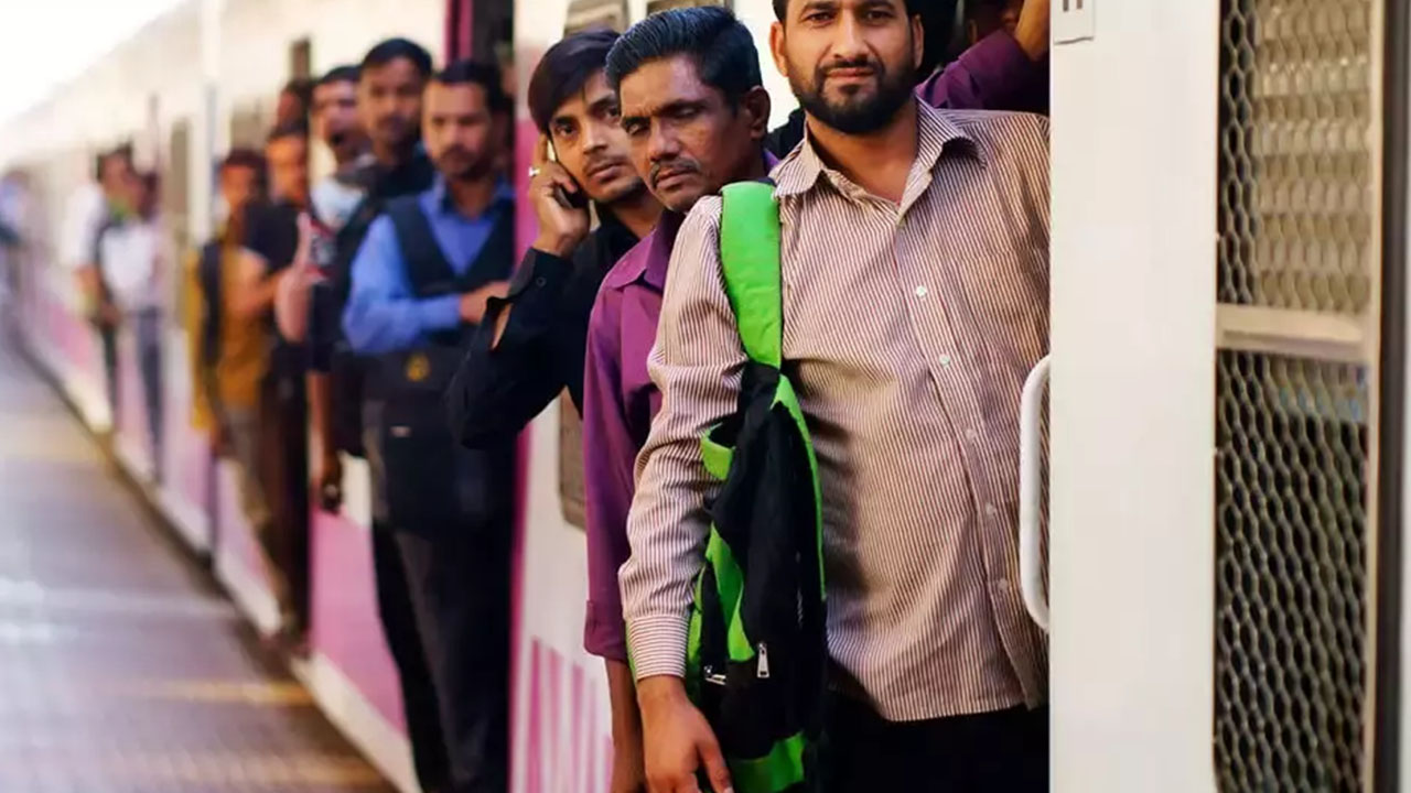 Dumb Things People Feel Proud Of - local train mumbai indoor -