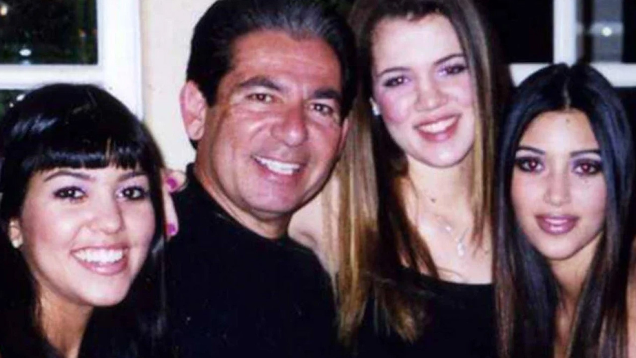 "This theory by a redditor which was later removed and the user was site-wide banned for reasons I don't know. Robert Kardashian destroyed evidence that would have convicted OJ. He was handed a Louis Vuitton garment bag by OJ's assistant right as OJ returned from Chicago. None of the cops paid any attention to him as he walked away with the bag. When the "bag theory" was discovered a month later Kardashian claimed to have lost it." - datole1625