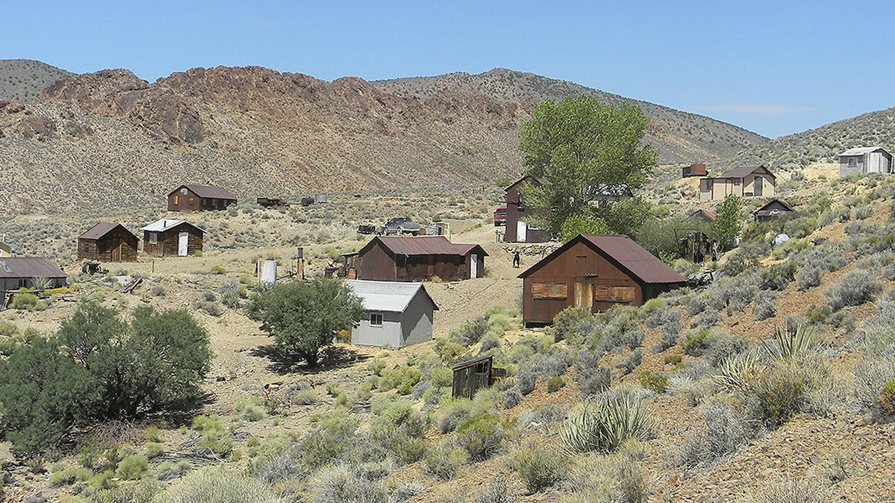 "a family with property overlooking Area 51 refused a $5.2 million offer from the government to buy their land. So a judge took their land away from them and gave it to the Air Force."