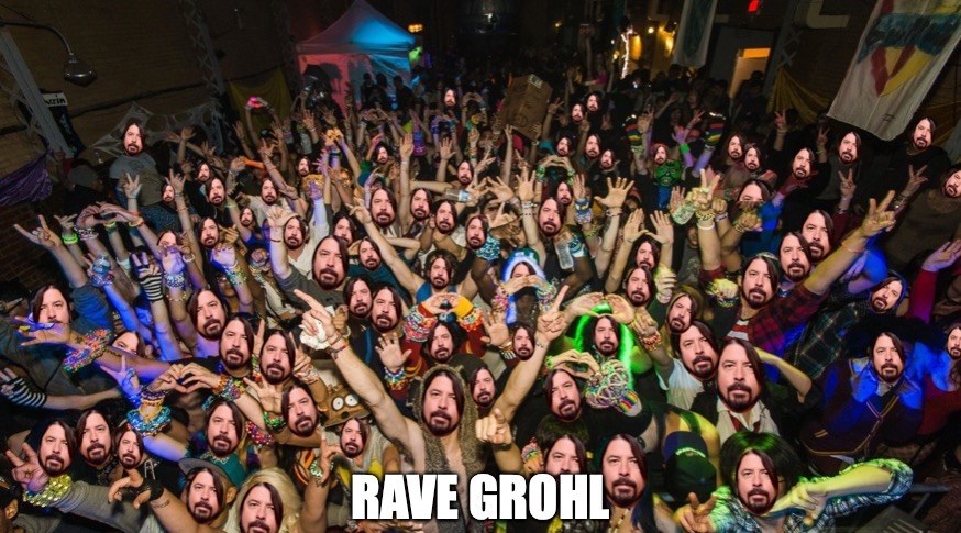 crowd - 3 Rave Grohl