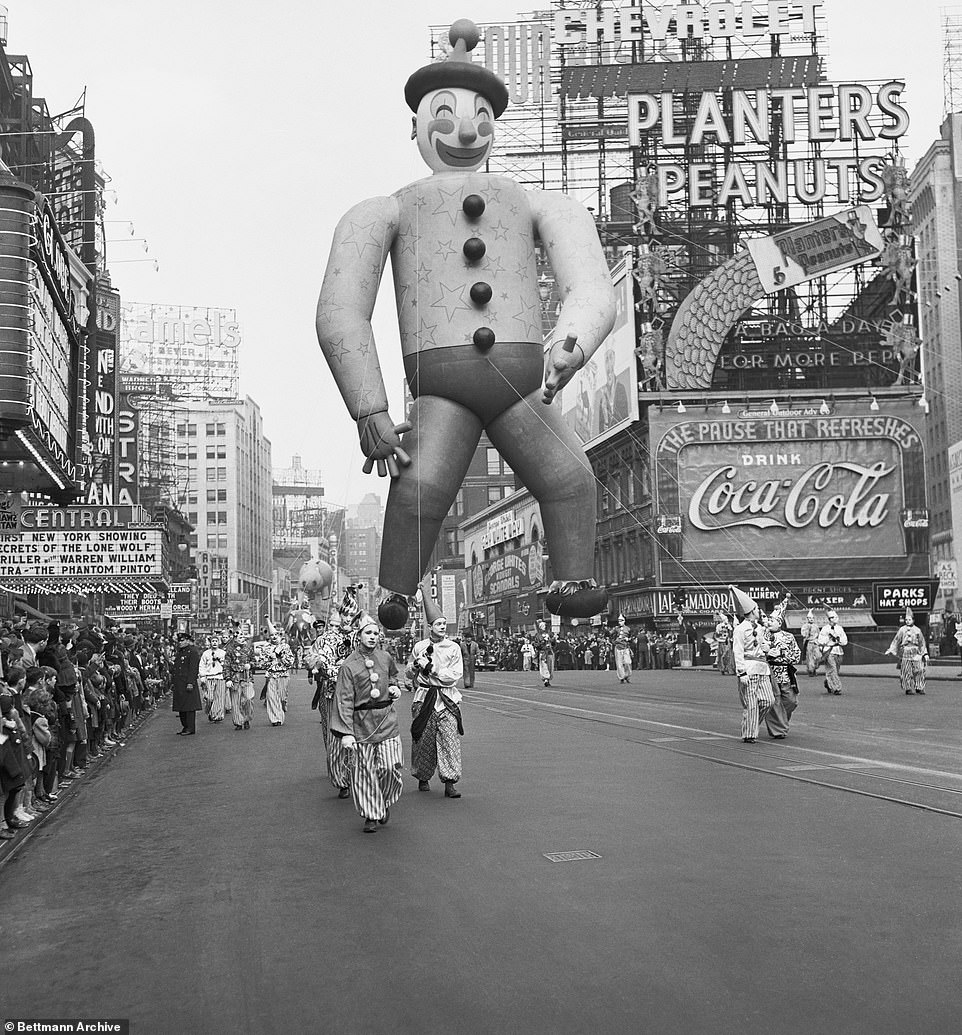 vintage carnival - Le Planters L'Peanuts Ges planter Peanuteis Kufer Day Wester Leor More Pe pia Sme Wadue. Bhost Fast Mith 393 On Ae Pause That Refresheim wraz Fee Bebe Un Drink 12 Wana Aac Central Coca Cola 9 A Trst New York Showing Ecrets Of The Lone W