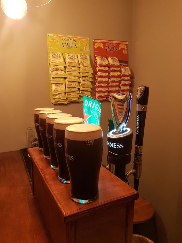 beer pictures - table - e Scampi Fries Frits Vies Exifs Frie Vorigin 7 75 Ness Guinness Ness Sess Nness Vess