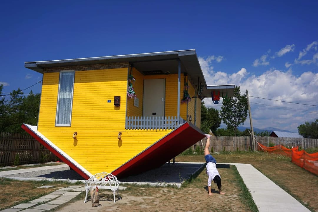 29 Far Out, Odd, and Interesting Houses That People Spotted in the Wild