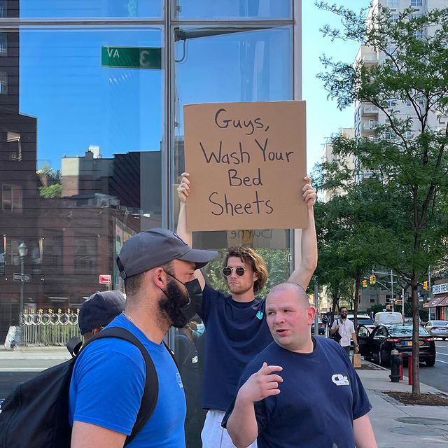 'Dude With Sign' Goes Viral for Religiously Protesting Annoying ...