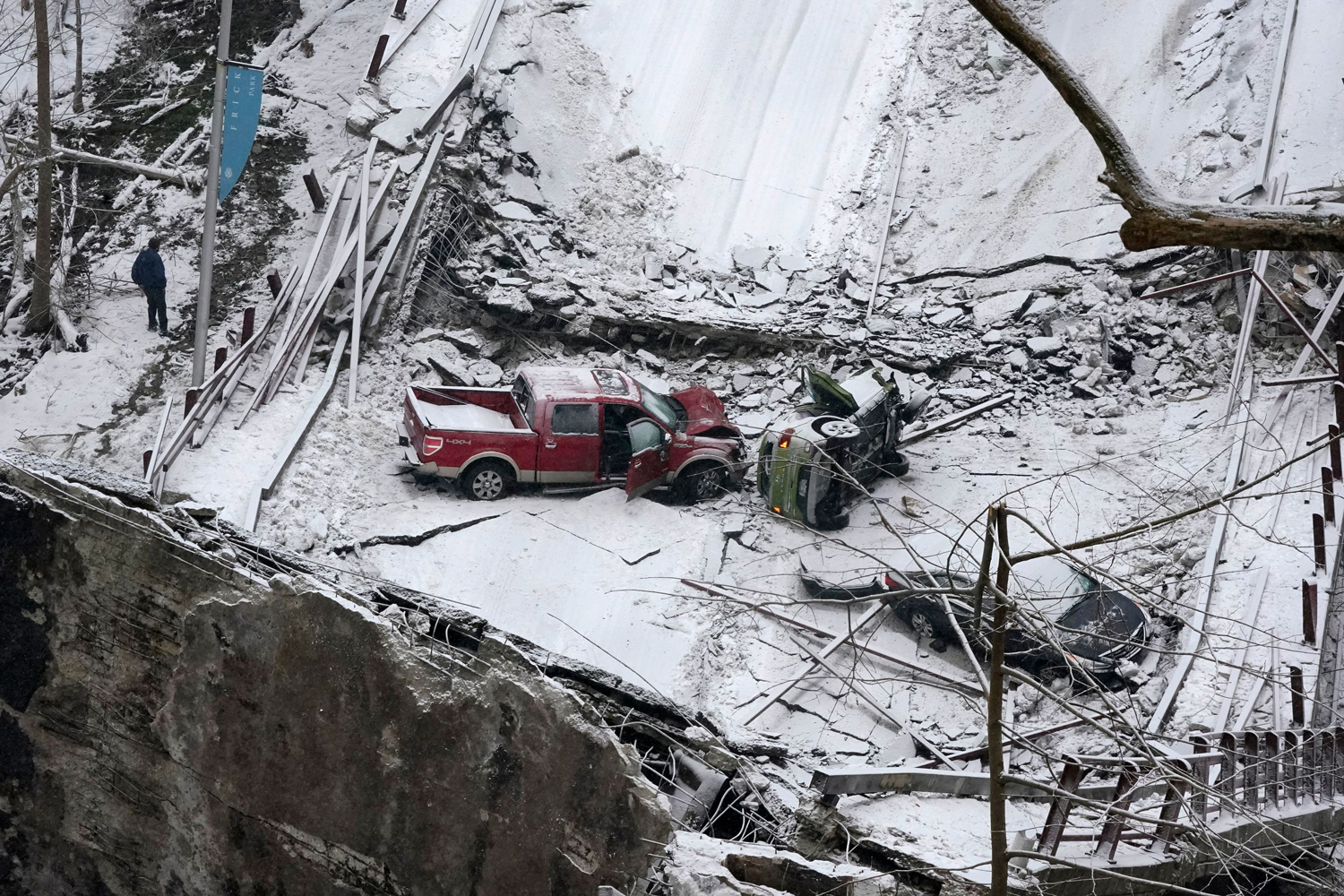 pittsburgh bridge collapse - snow
