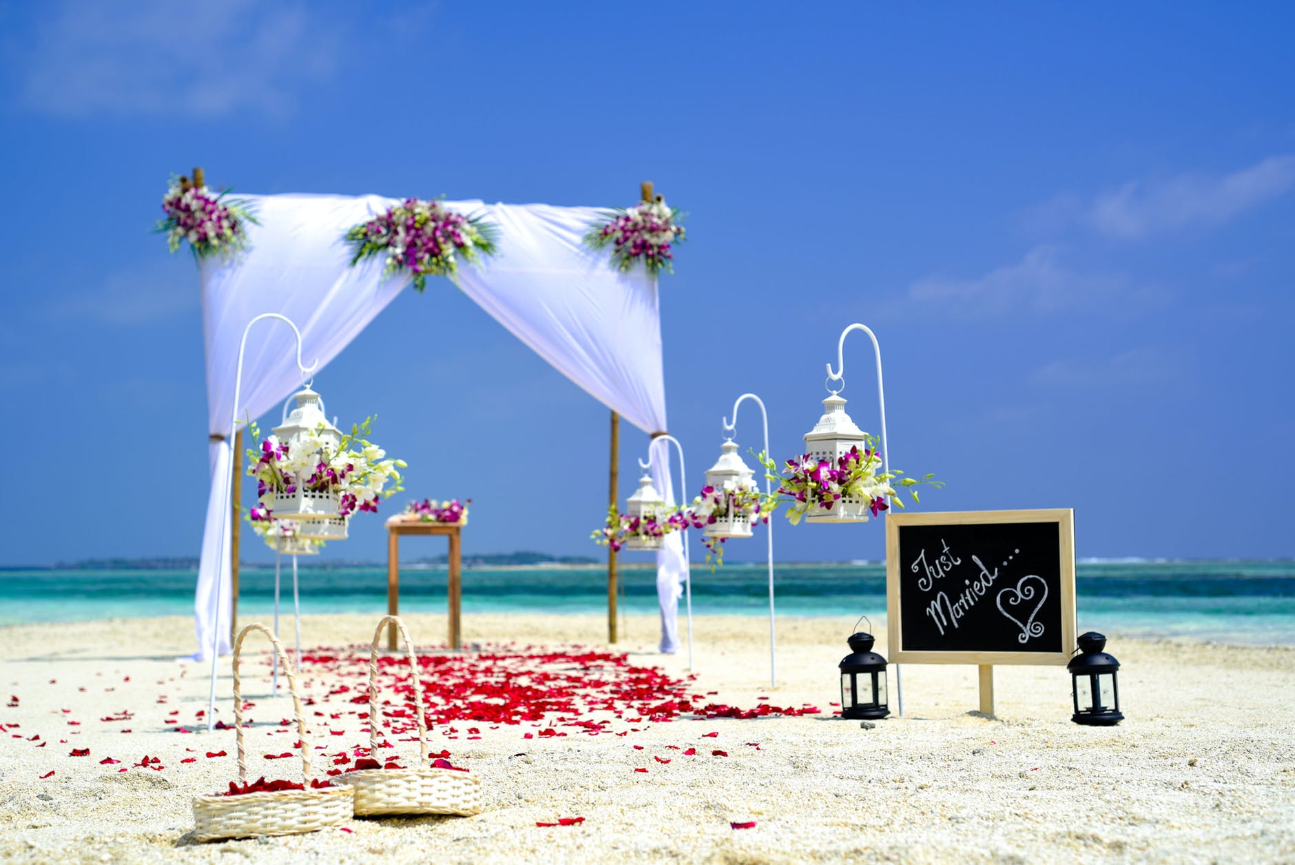 beach wedding photo booth - Tust Married.... B