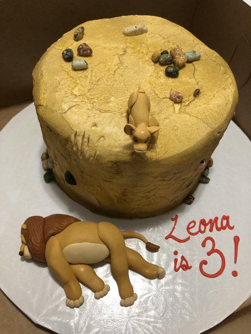 wtf pics - blursed images - lion king cake mufasa dies - Leona is 3!