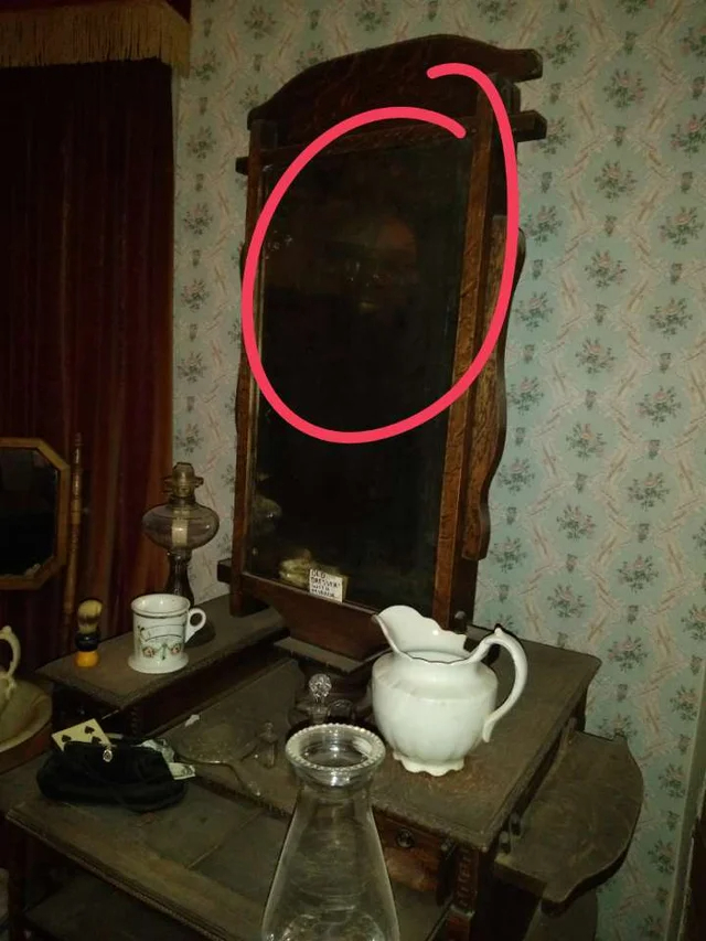 ghosts - paranormal encounters - mirror