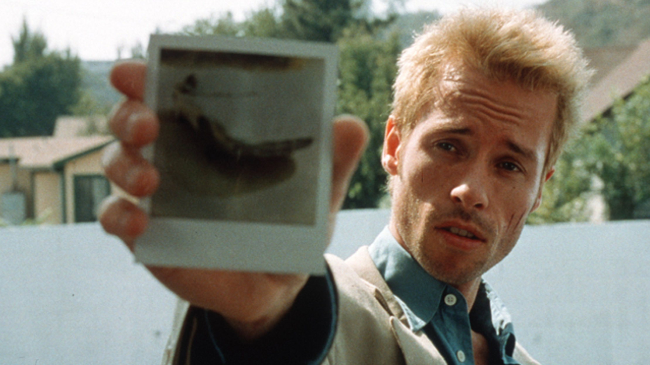 movies with great plot twists  - memento 2000