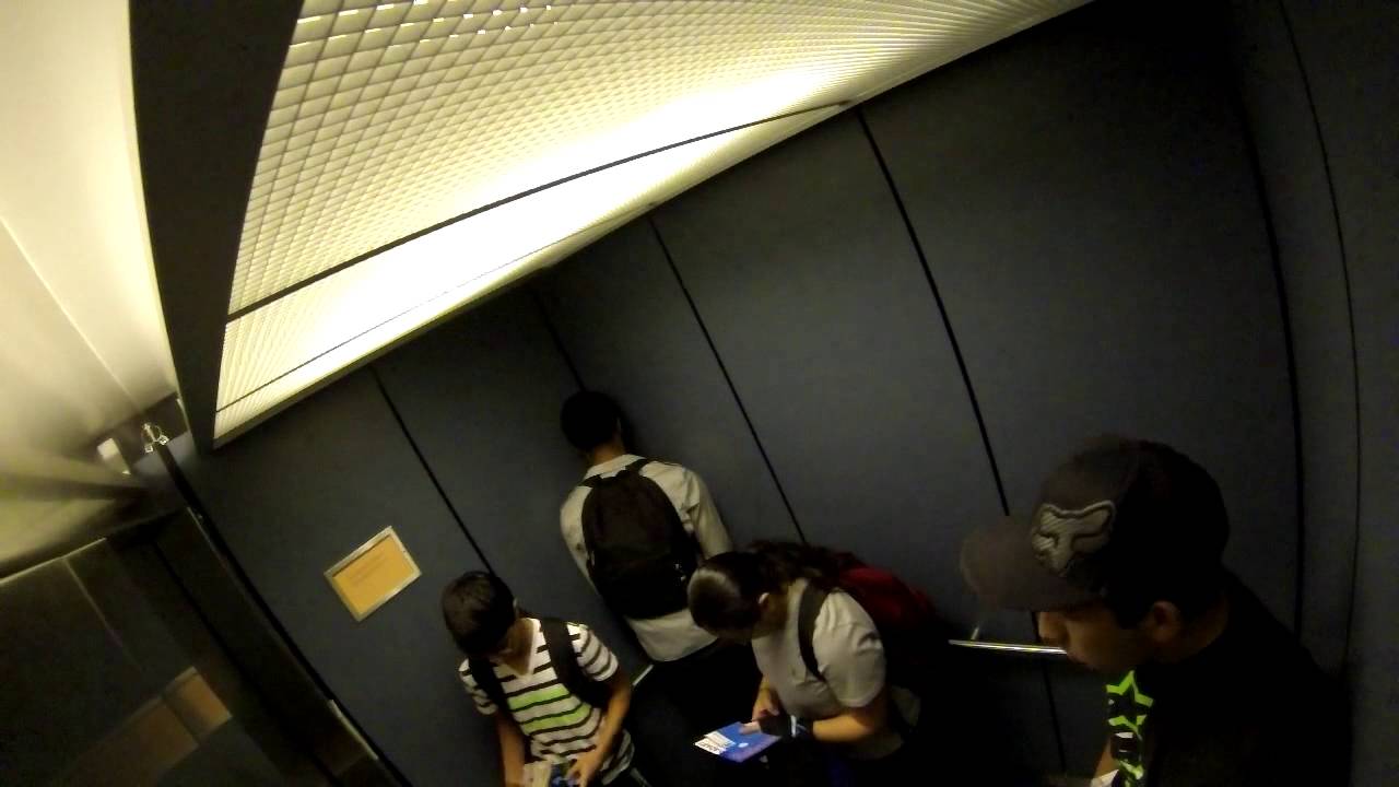 red flags - Standing the wrong way in the elevator