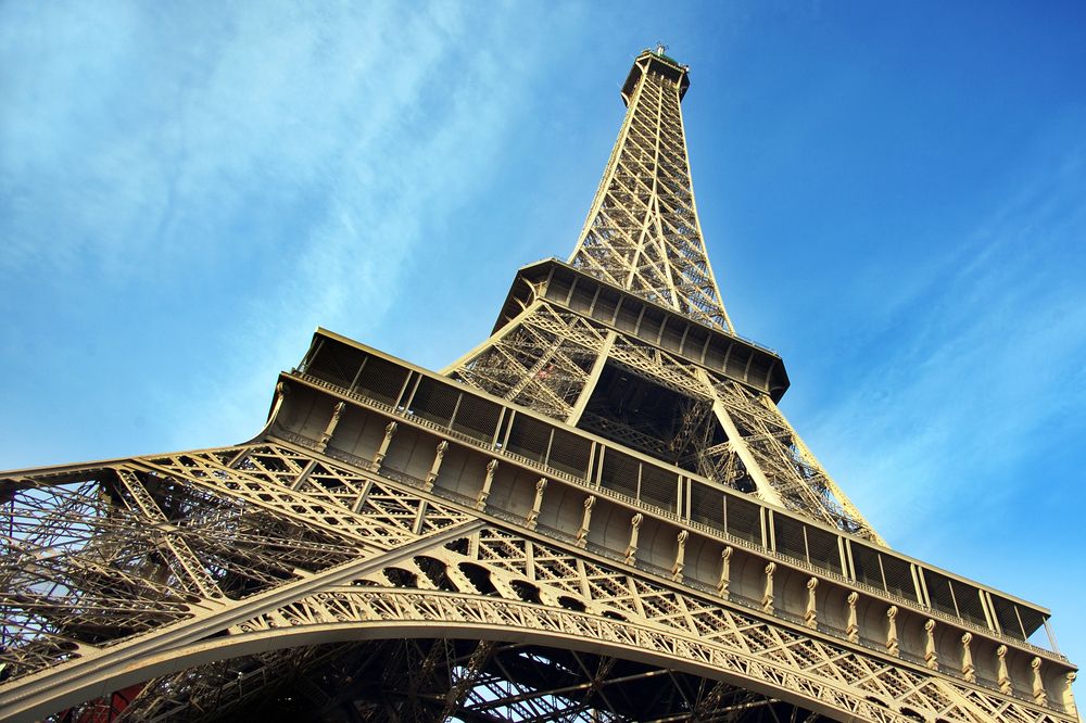 Science Facts - eiffel tower becomes 15 centimeters taller during summer