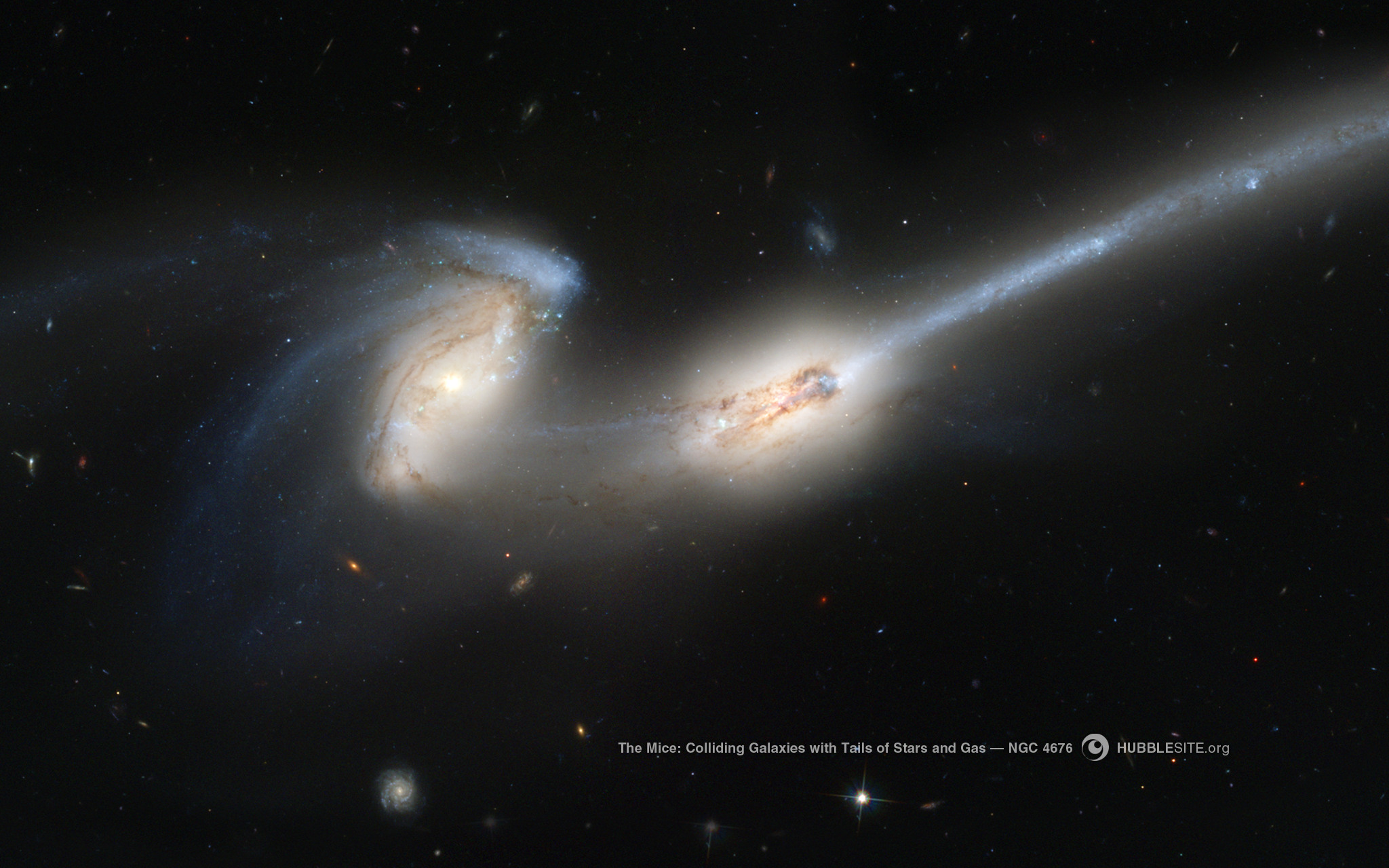 Colliding Galaxies Leave a Trail of Stars NGC 4676