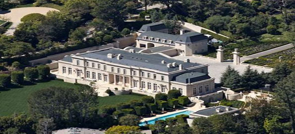  Fluer de Lys: This house belongs to Suzanne and David Saperstein. The interior of the house is splashed in pure 24 carat gold and has its worth at around $125 million.
