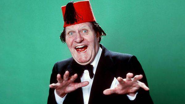 April 1984. Magician and comedian Tommy Cooper suffered a heart attack during a performance on the TV variety show Live From Her Majesty’s. Cooper was famous for getting his illusions deliberately and comically wrong, and for some minutes the audience assumed that his sudden collapse was just part of the act. Efforts to revive him backstage failed, and he was taken to a hospital where he was pronounced dead on arrival.