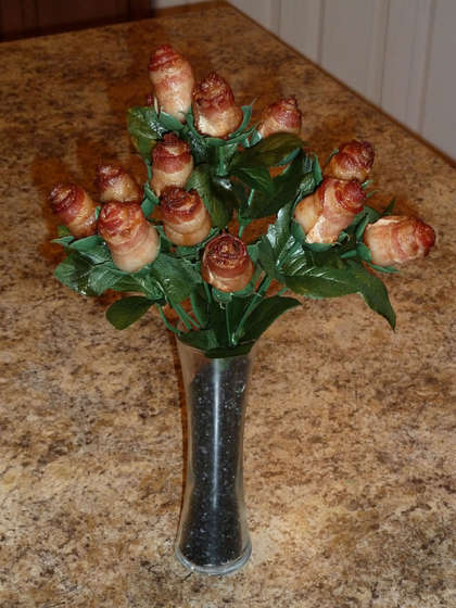 Arrange the roses to your liking and then present the aromatic bouquet to your favorite bacon fanatic!