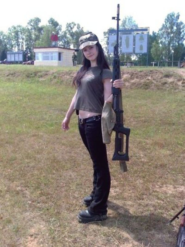 Sexy Babes With Guns