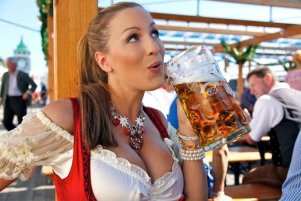 Hot girl at Oktoberfest drinking a beer