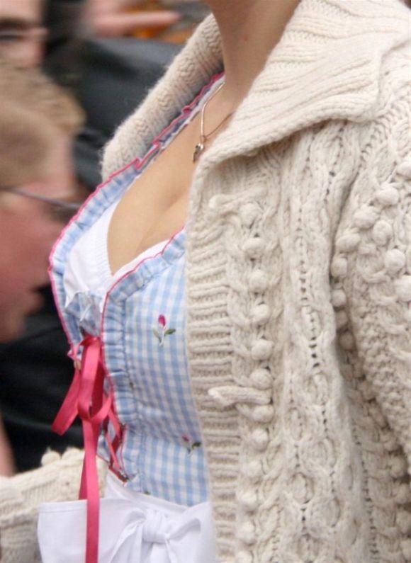 Hot girl's cleacage at Oktoberfest