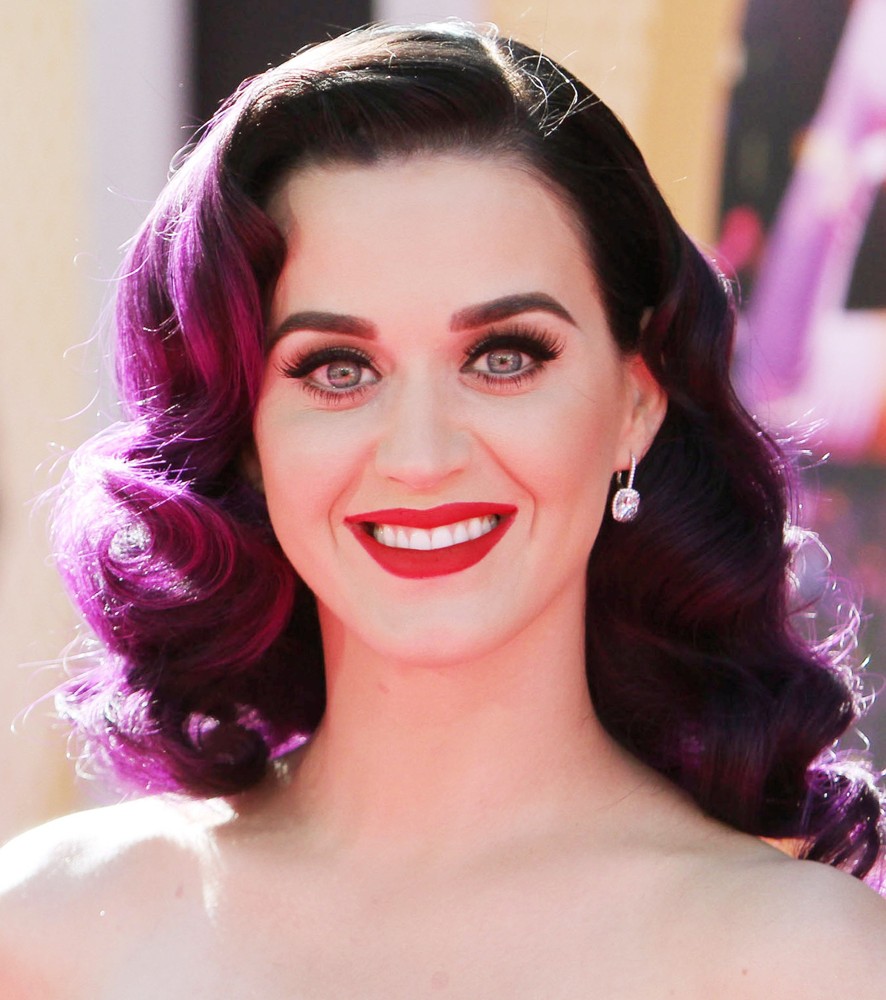 Katy Perrys pussy smells like cheesecake and fairy dust.