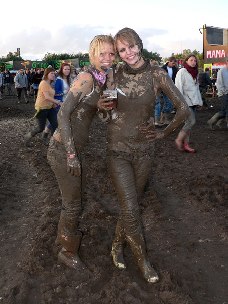 hot mud covered chicks