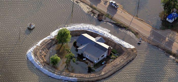 Avoiding the Mississippi Floods