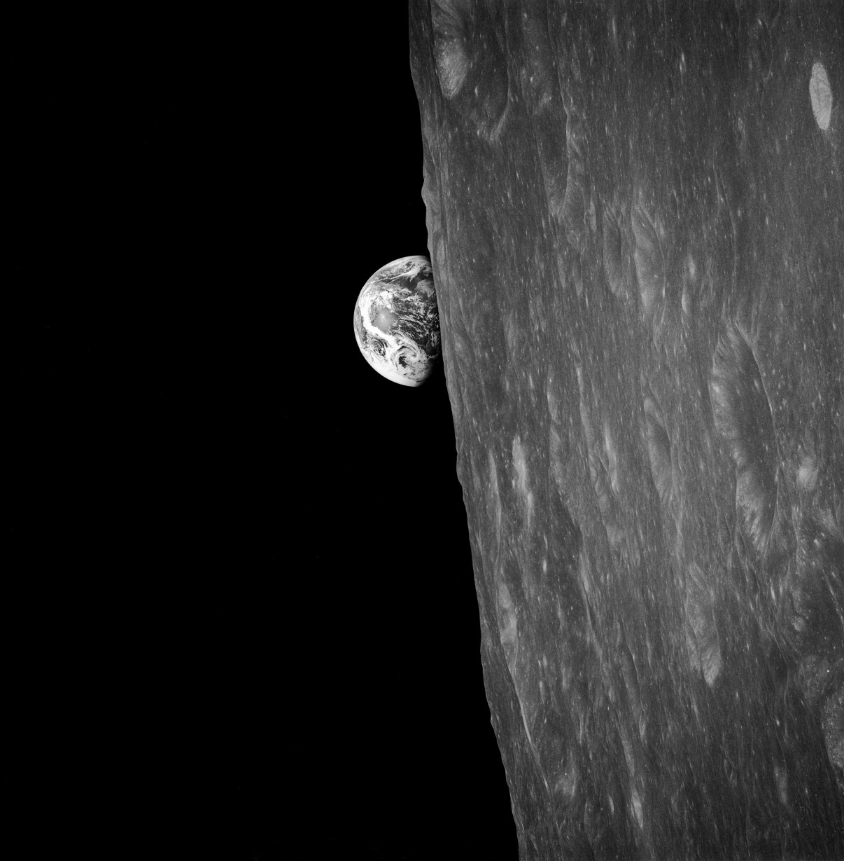 lunar orbiter earthrise