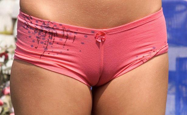 Friday's Unearthly Cameltoe Knockout