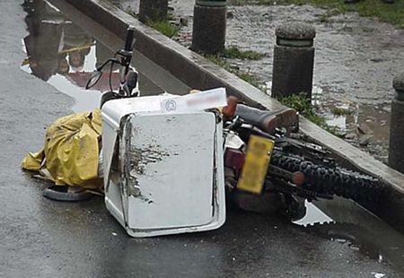 Pizza delivery guy bike accident