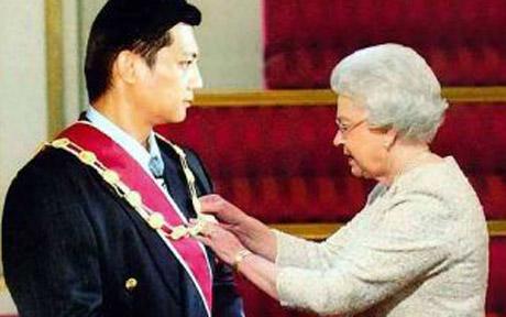 Malaysian politician and his fake photoshopped knighthood
