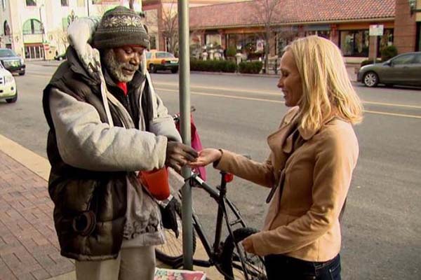 The woman decided to raise money to help the honest man get back on his feet.