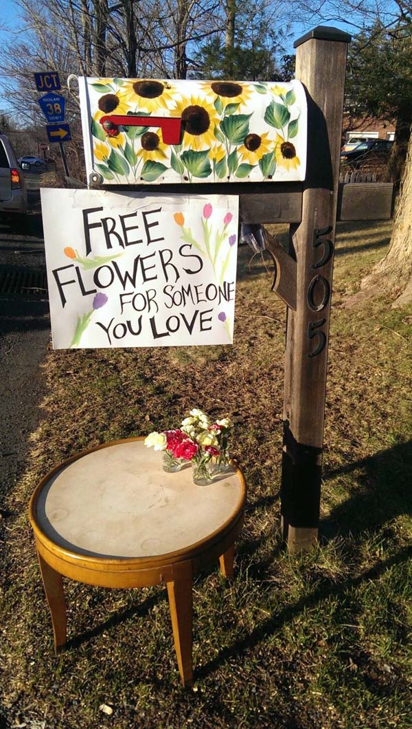 On Valentines day, a stranger gave others the chance to give the ones they love a flower.