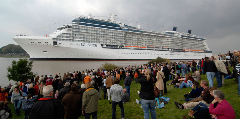 WORLD'S LARGEST CRUISE SHIP