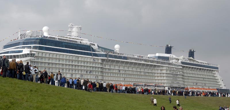 WORLD'S LARGEST CRUISE SHIP