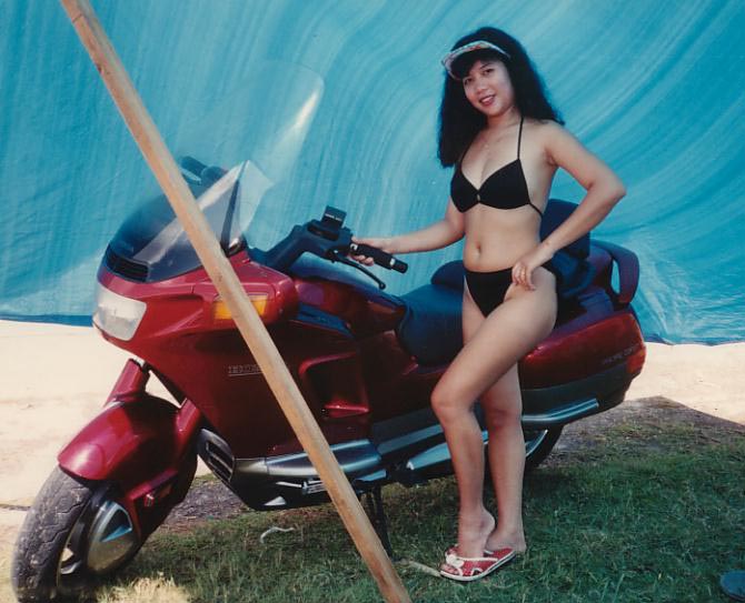 Sexy Chicks And Sport Bikes