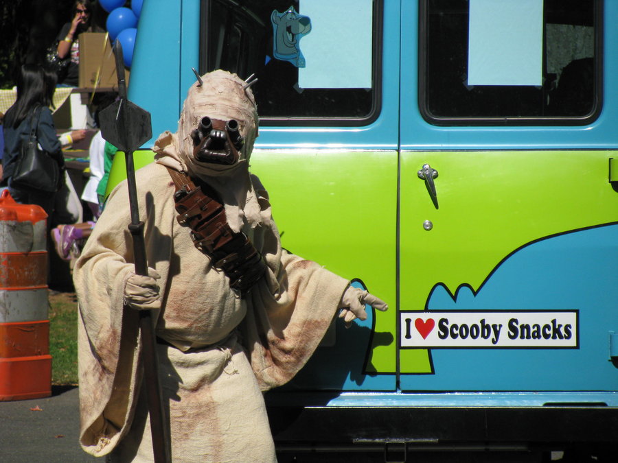 In a mash-up of universes that's about to make my head explode, it turns out Tusken Raiders love Scooby Snacks.