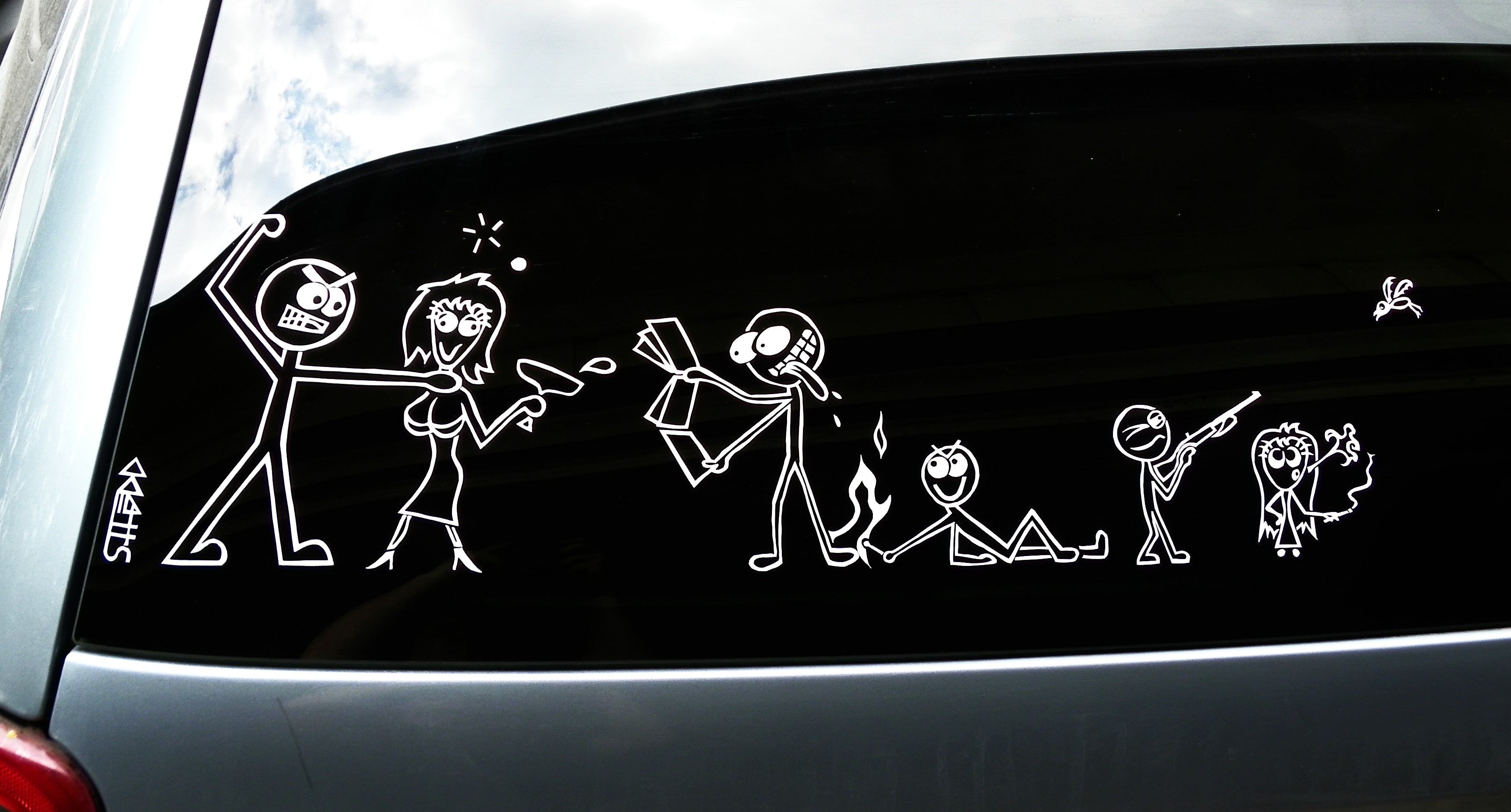 I just love how bubbly and happy all the drivers in this town have their little smiling families looking back at me from their rear windows, from happy daddy all the way down to happy baby. So I decided to make my own happy family. Enjoy!