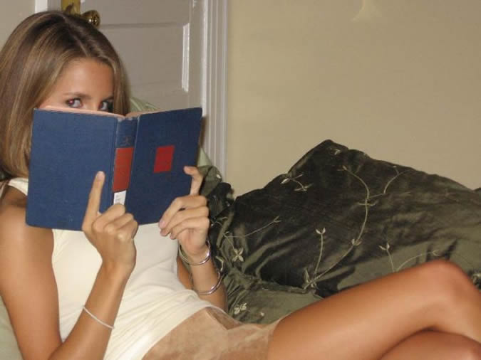 Sexy Babes With Books