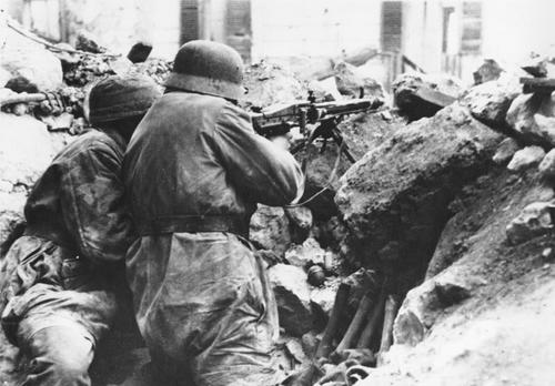 German MG42 team in Italy during the allied invasion, these guys inflicted heave casualties