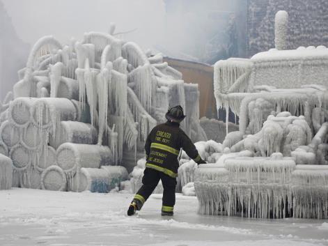 Freezing Chicago ices out major blaze, January 2013