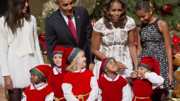 The Obamas - The First Family looks confused with their elves