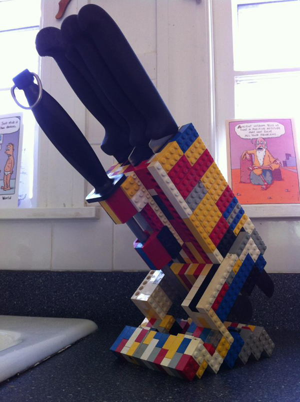 No knife holders? No problem when you have LEGOs!