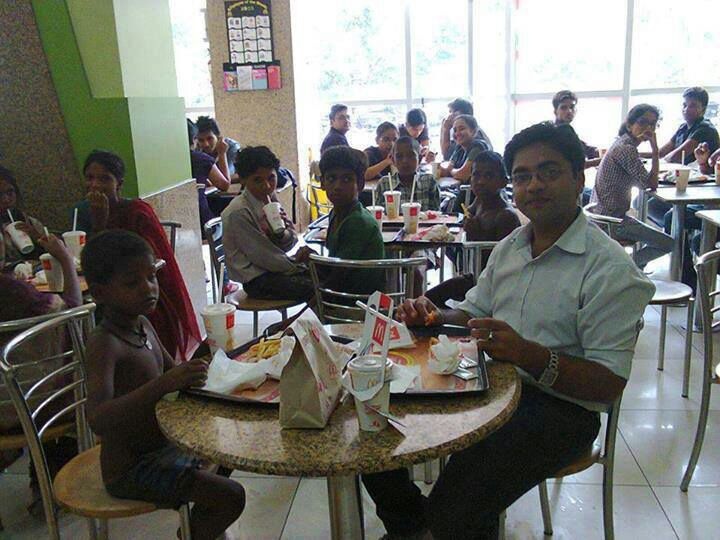This guy took some poverty-stricken children to McDonalds with his first salary