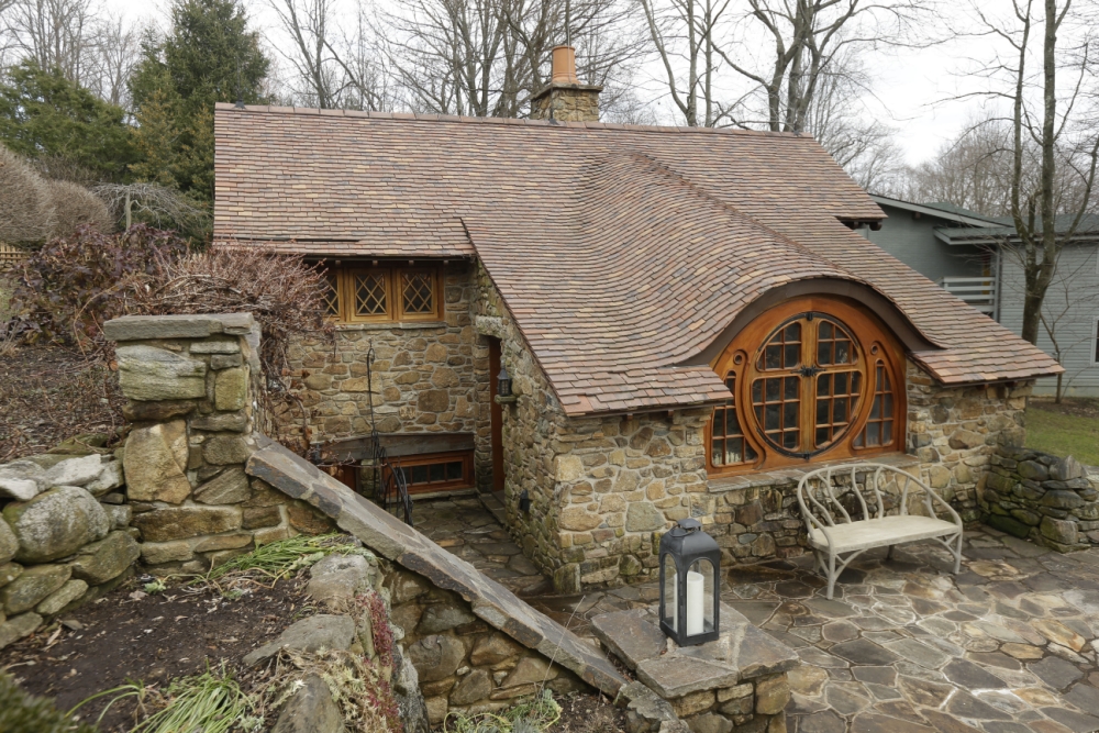 Real Life Hobbit House in Pennsylvania