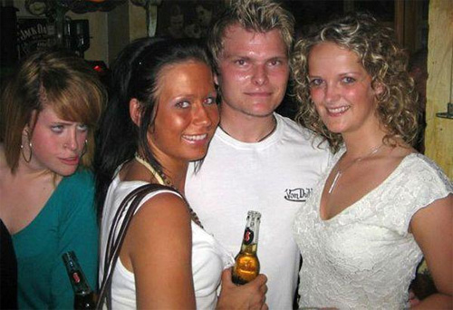 18 Group Photos Ruined By ONE Person