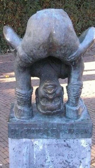 24 Strange WTF Statues