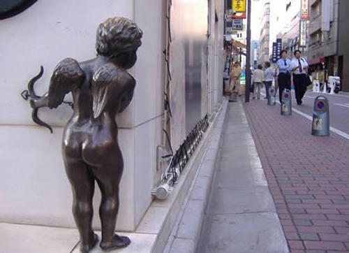 24 Strange WTF Statues