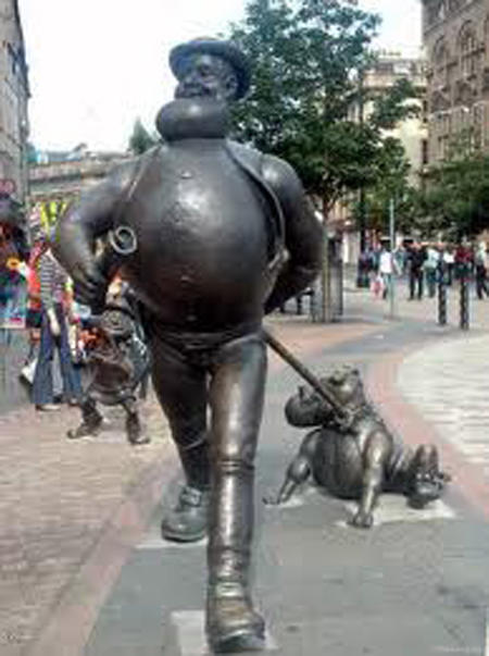 24 Strange WTF Statues