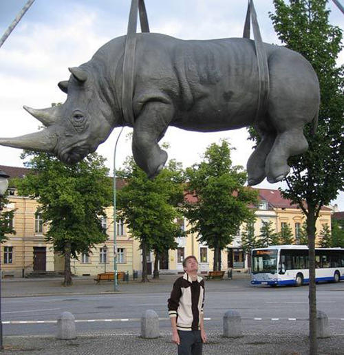 24 Strange WTF Statues