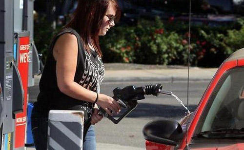 20 Funniest Pics Of Weirdos Pumping Gas